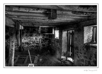 stonehinge-4b-bnw-frm-copy.jpg