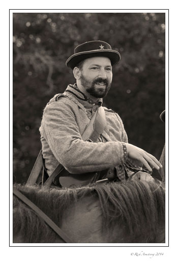 soldgier-on-horse-warm-frm.jpg